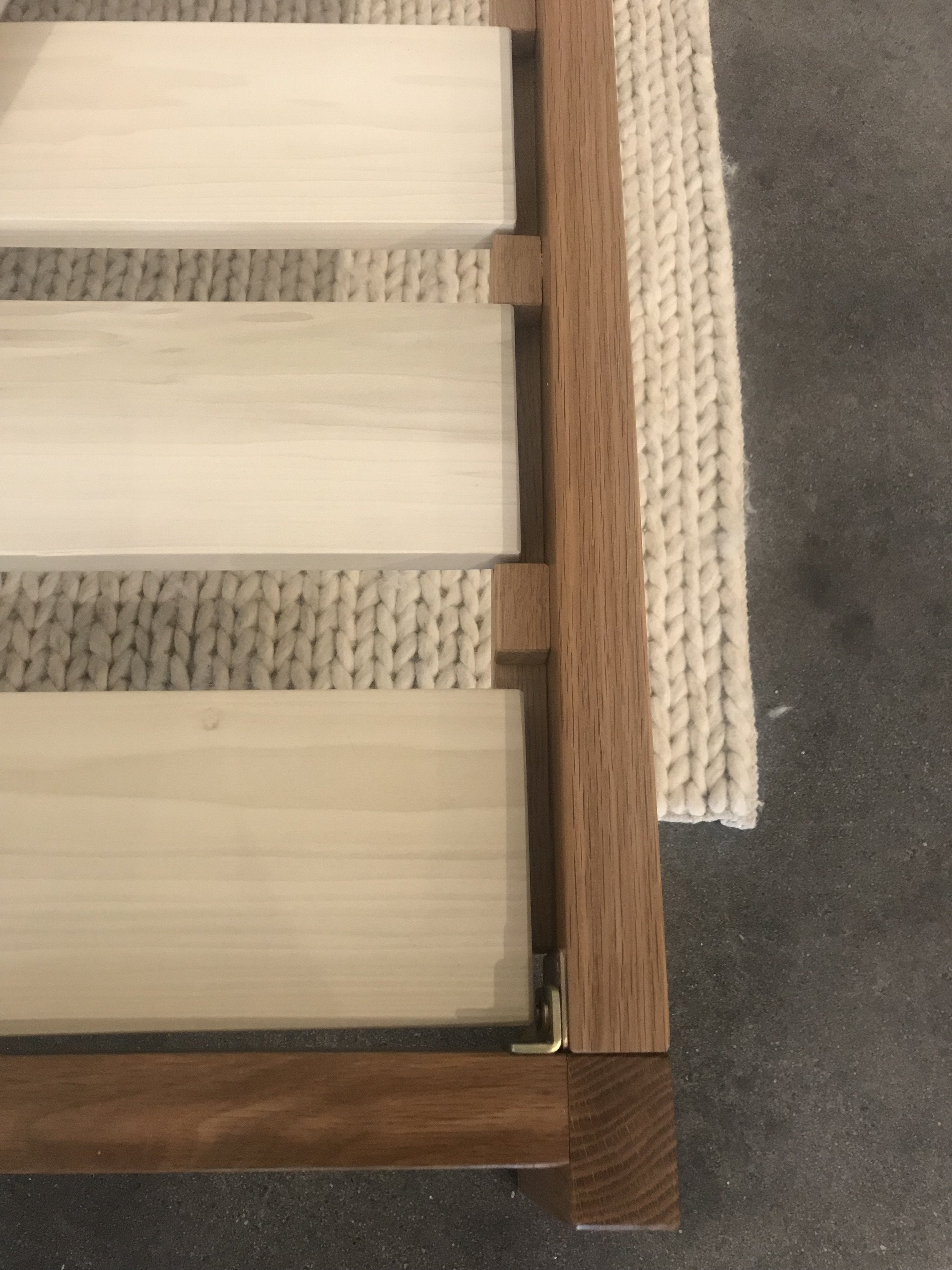 Modern Shaker Bed